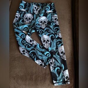 CVG Kraken Skull Workout Capris - Medium